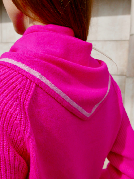 MIRÉ Cashmere Triangle Scarf - Magenta
