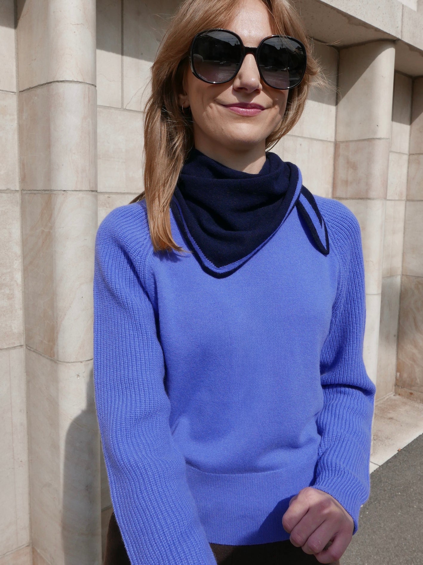 MIRÉ Cashmere Triangle Scarf - Navy