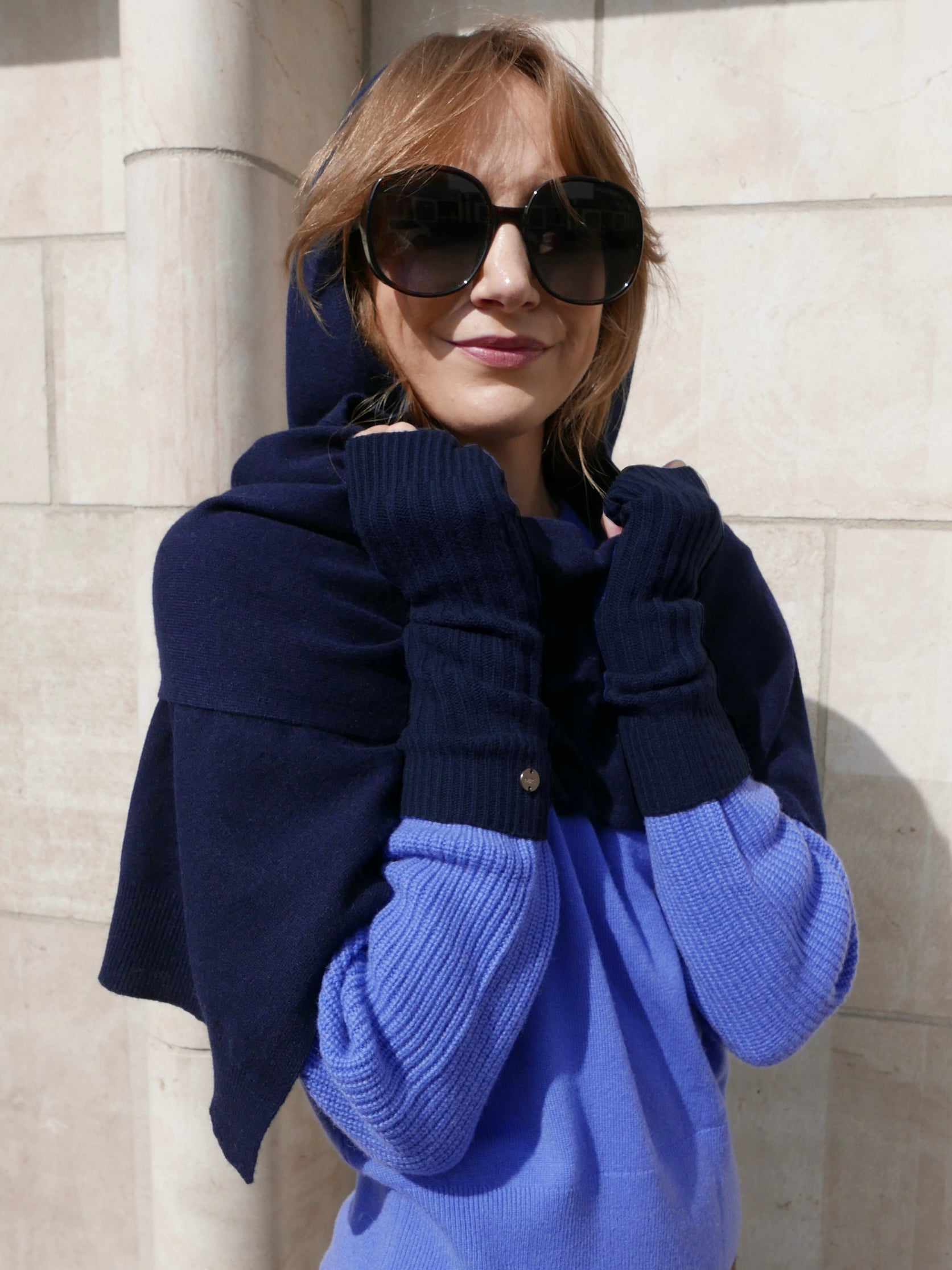 MIRÉ Cashmere Hoodie Scarf - Navy