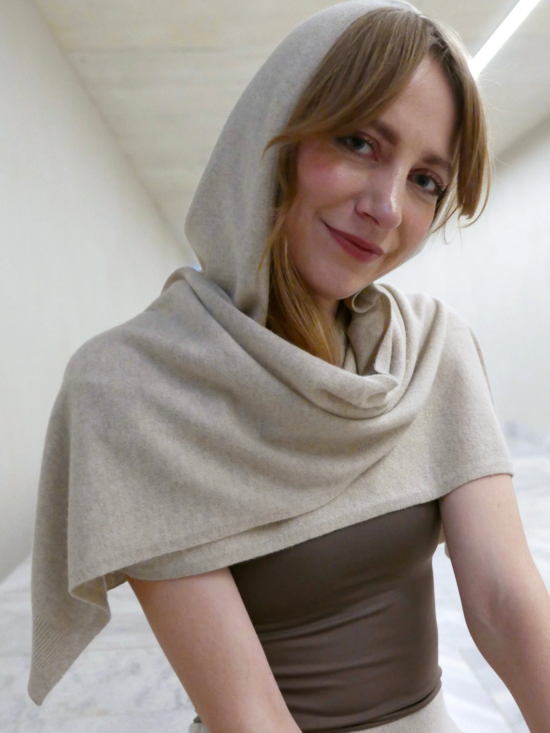 MIRÉ Cashmere Hoodie Scarf - Oat