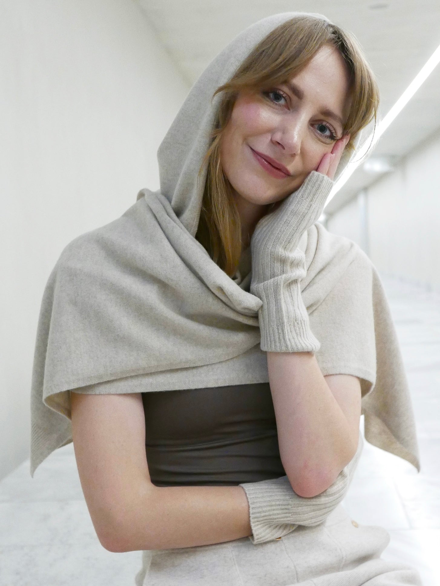 MIRÉ Cashmere Hoodie Scarf - Oat