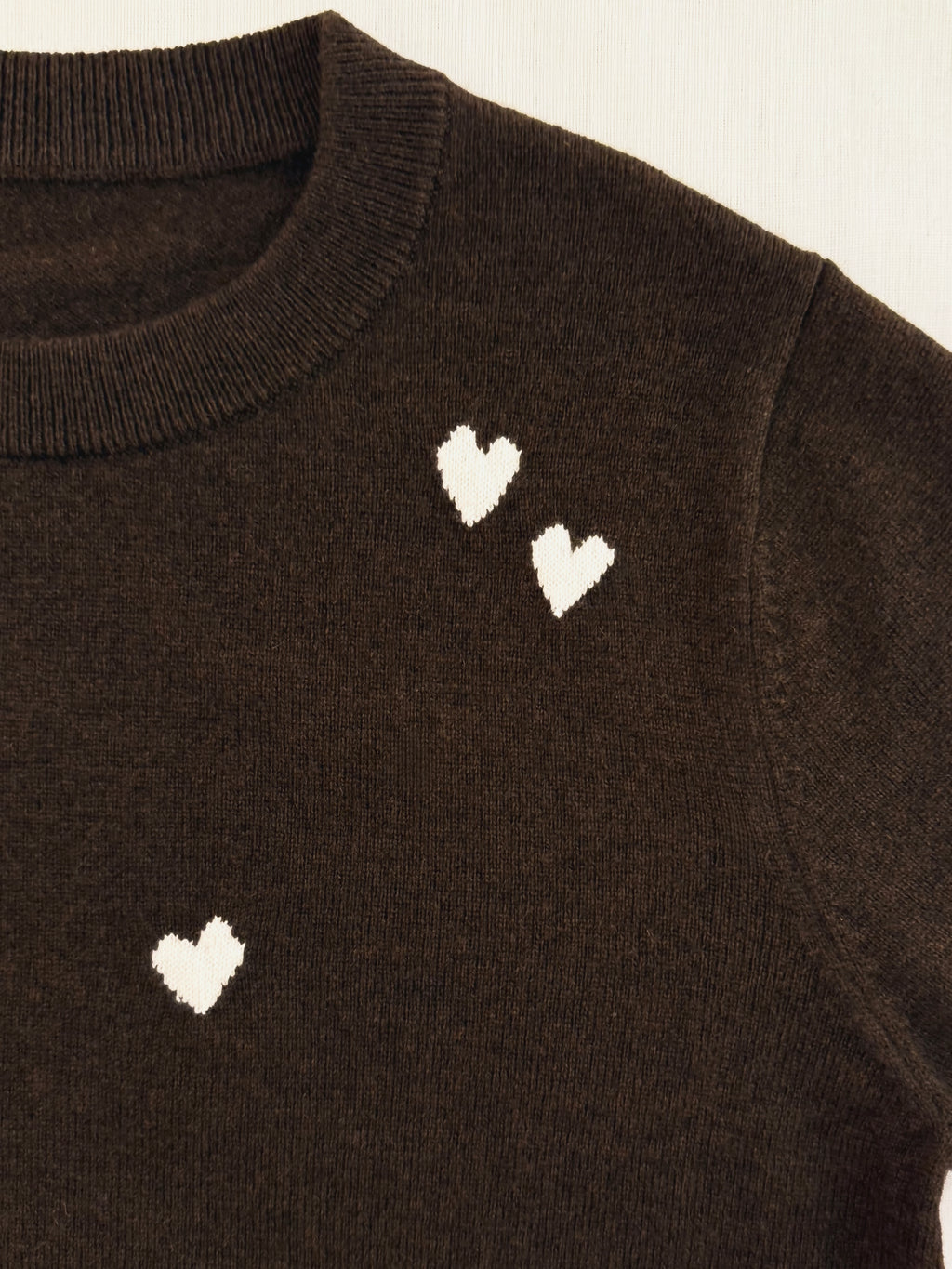 MIRÉ Cashmere Heart Intarsia Sweater - Brown with ecru hearts