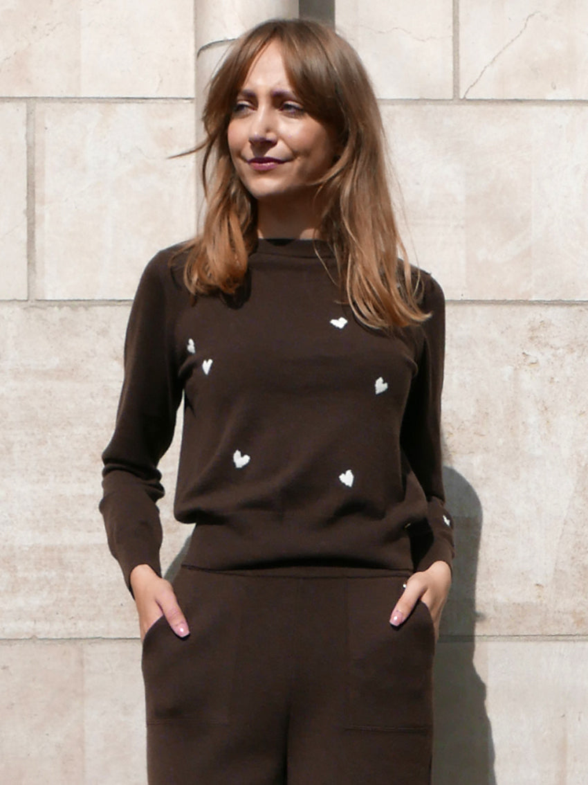 MIRÉ Cashmere Heart Intarsia Sweater - Brown with ecru hearts
