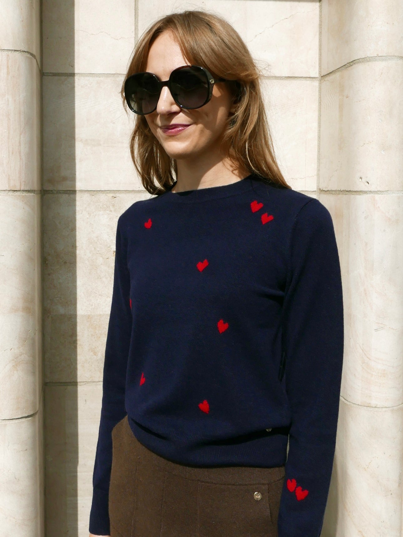 MIRÉ Cashmere Heart Intarsia Sweater - Navy with red hearts