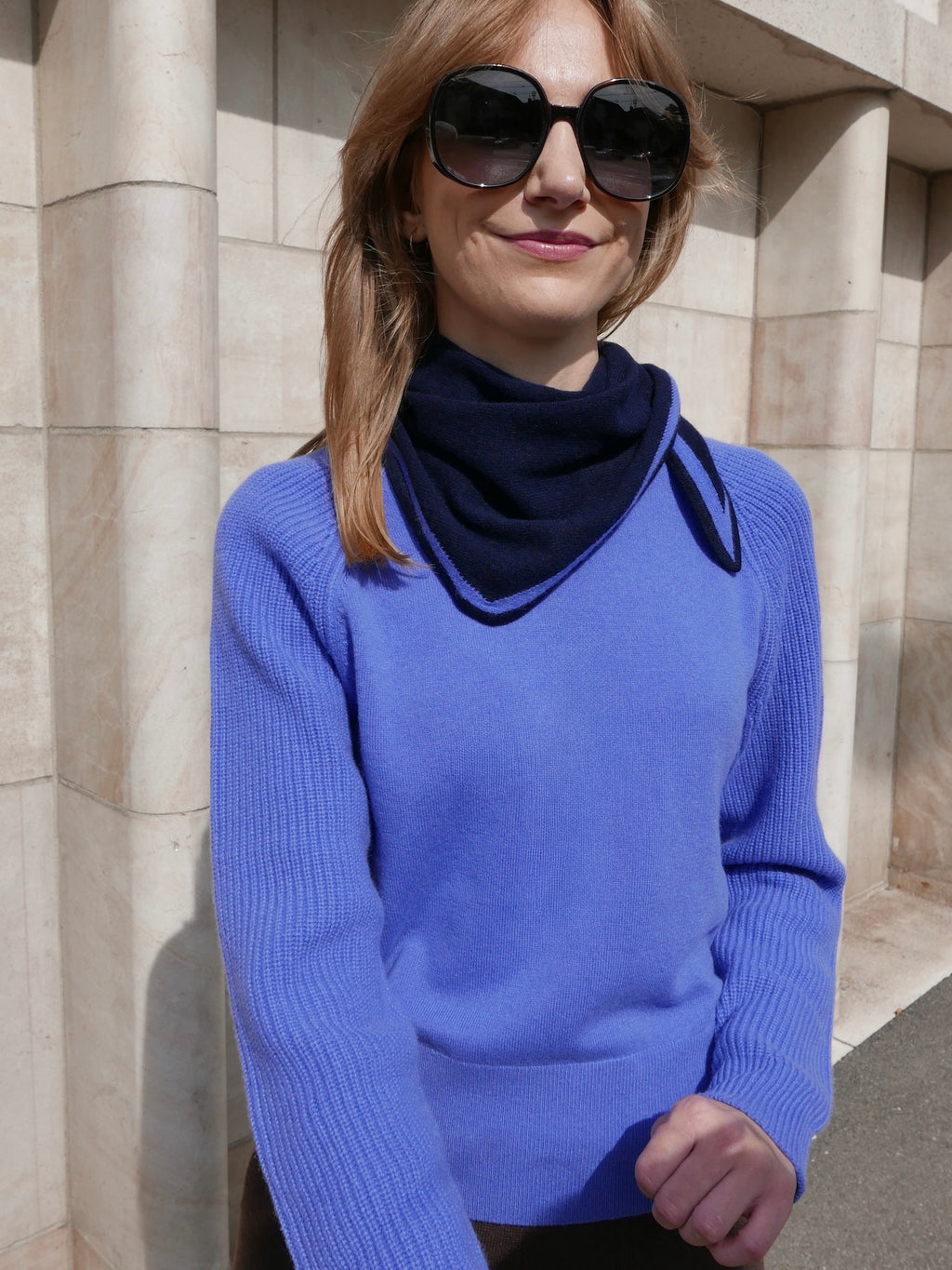 MIRÉ Cashmere Triangle Scarf - Navy