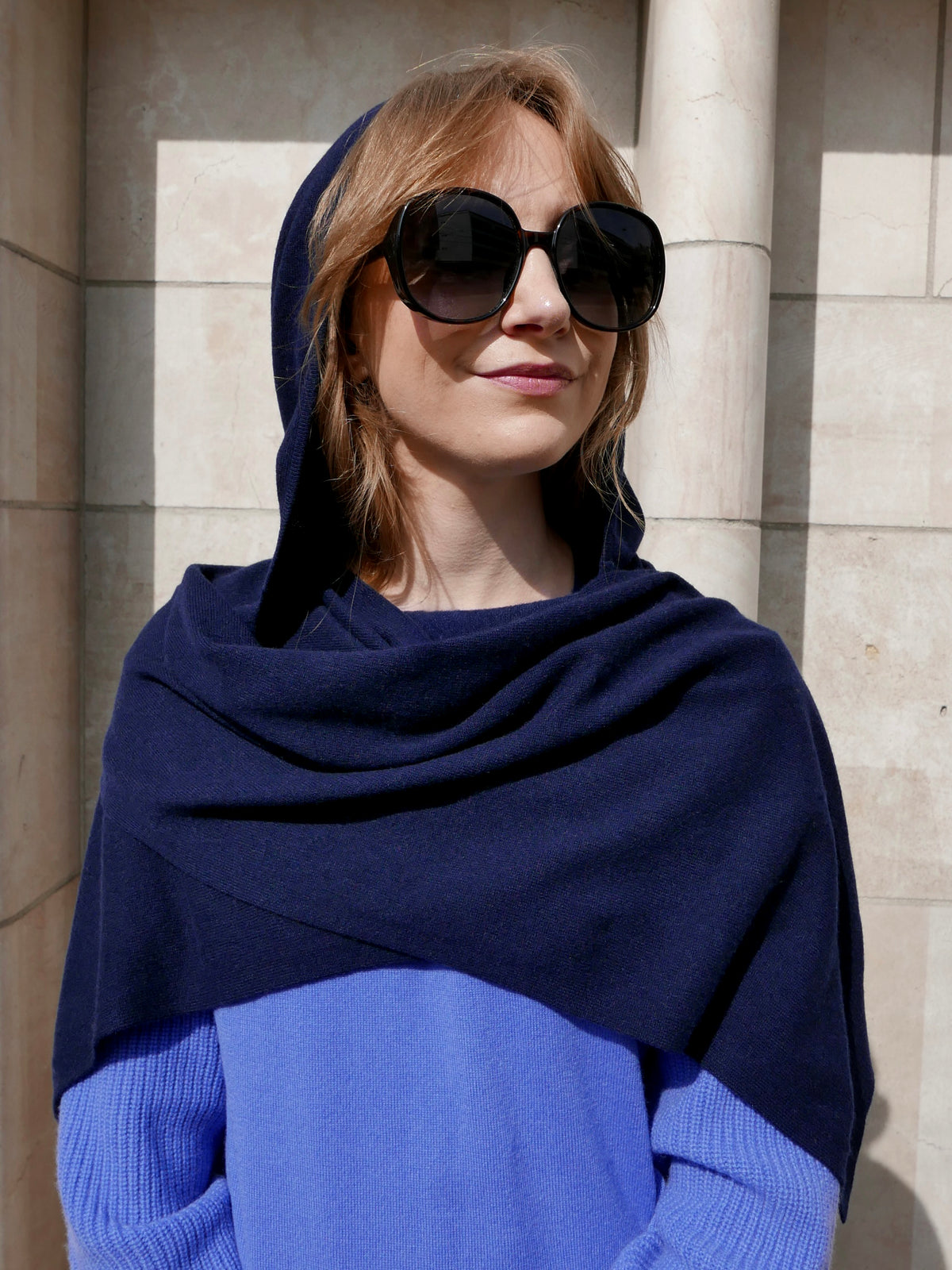 MIRÉ Cashmere Hoodie Scarf - Navy