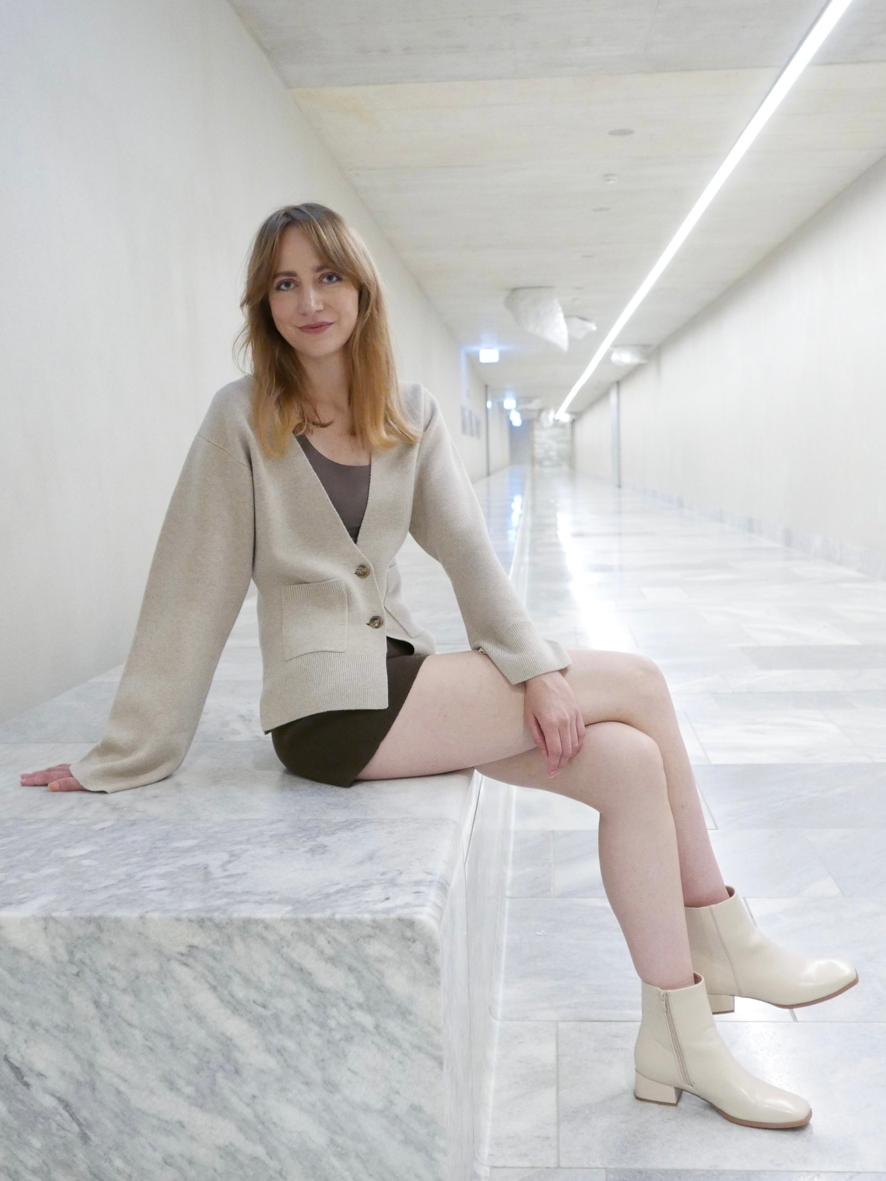MIRÉ Cashmere Waisted Cardigan Jacket - Oat