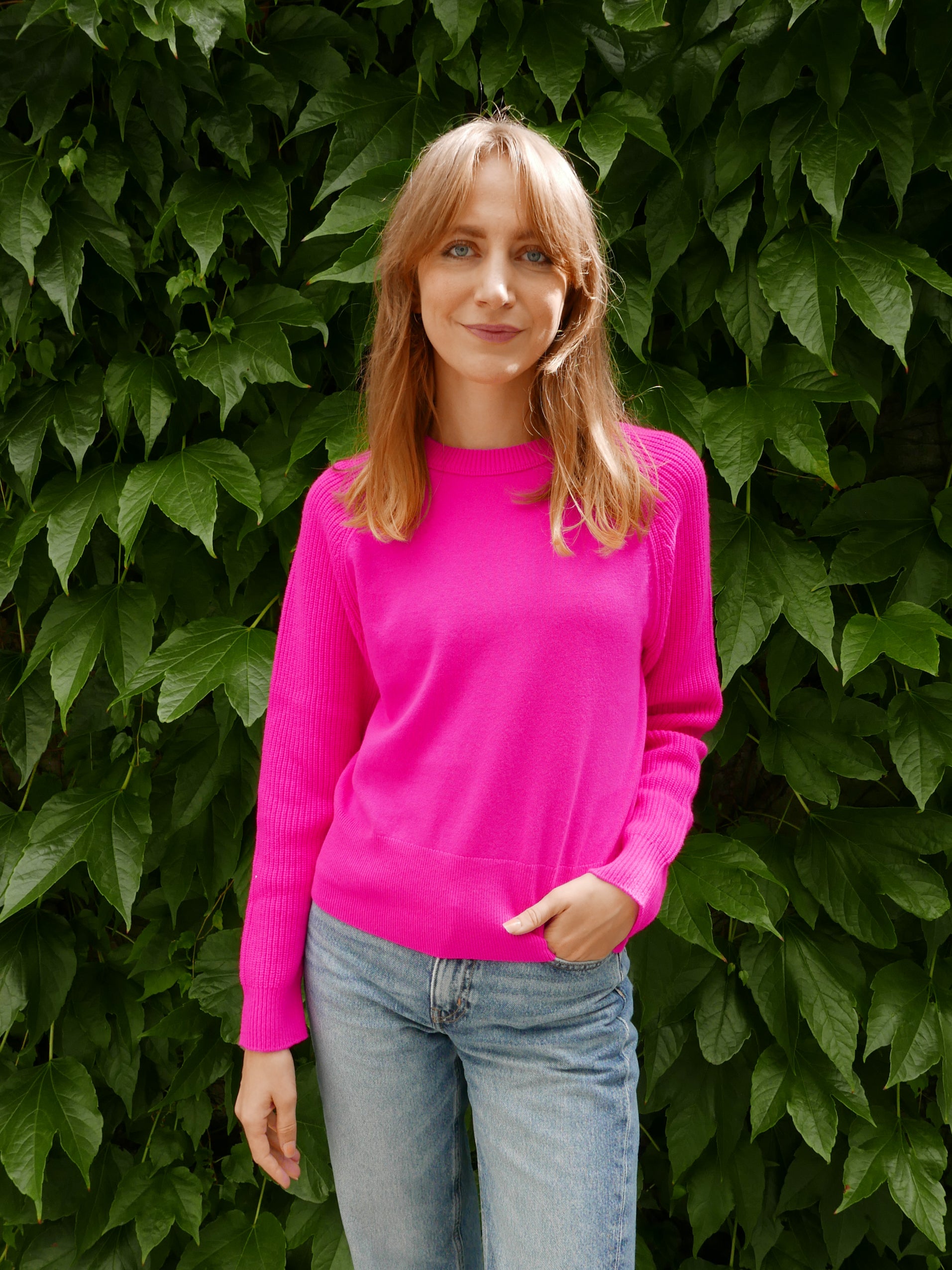 MIRÉ Cashmere Round Neck Sweater - Magenta