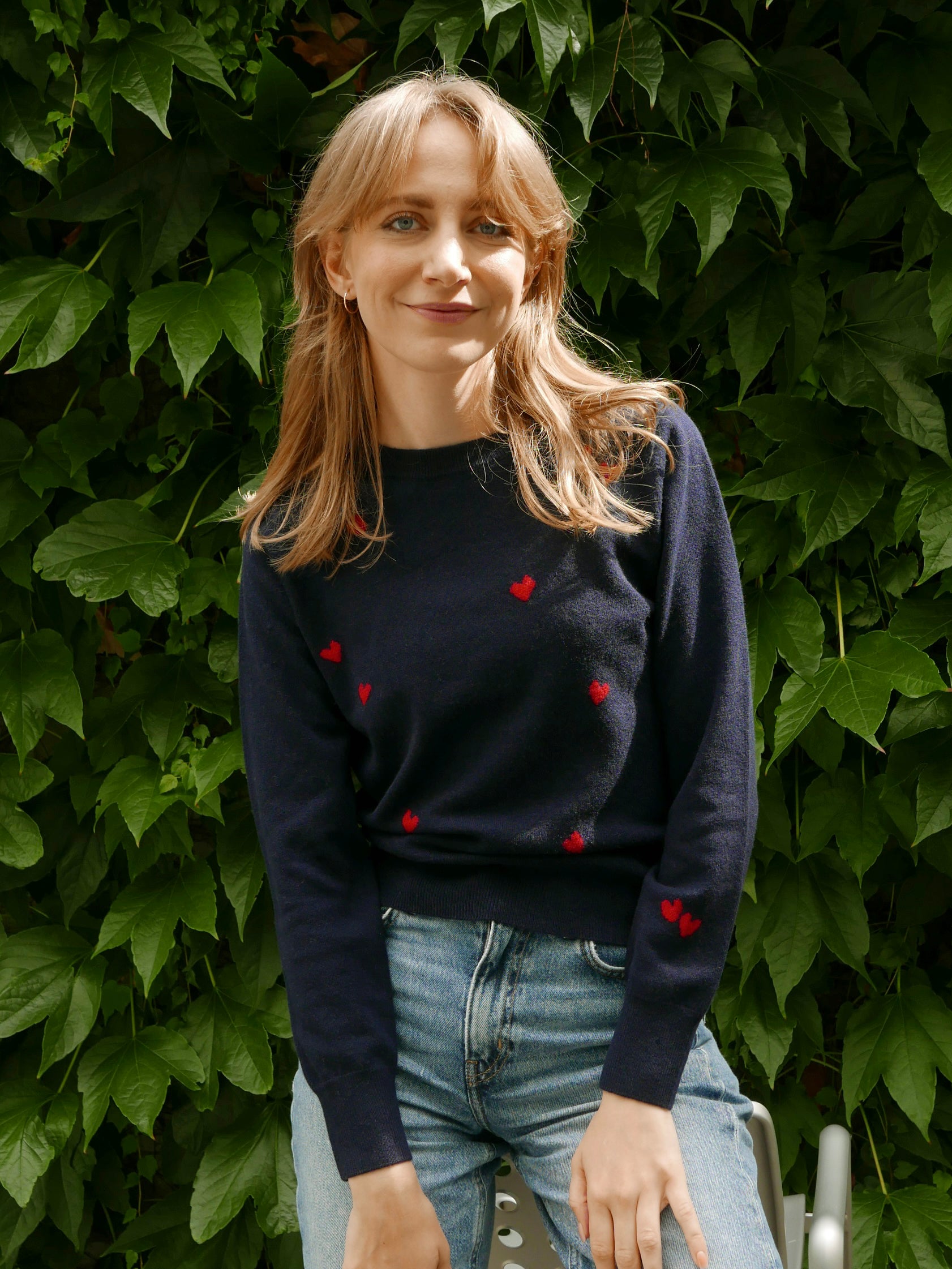 MIRÉ Cashmere Heart Intarsia Sweater - Navy with red hearts