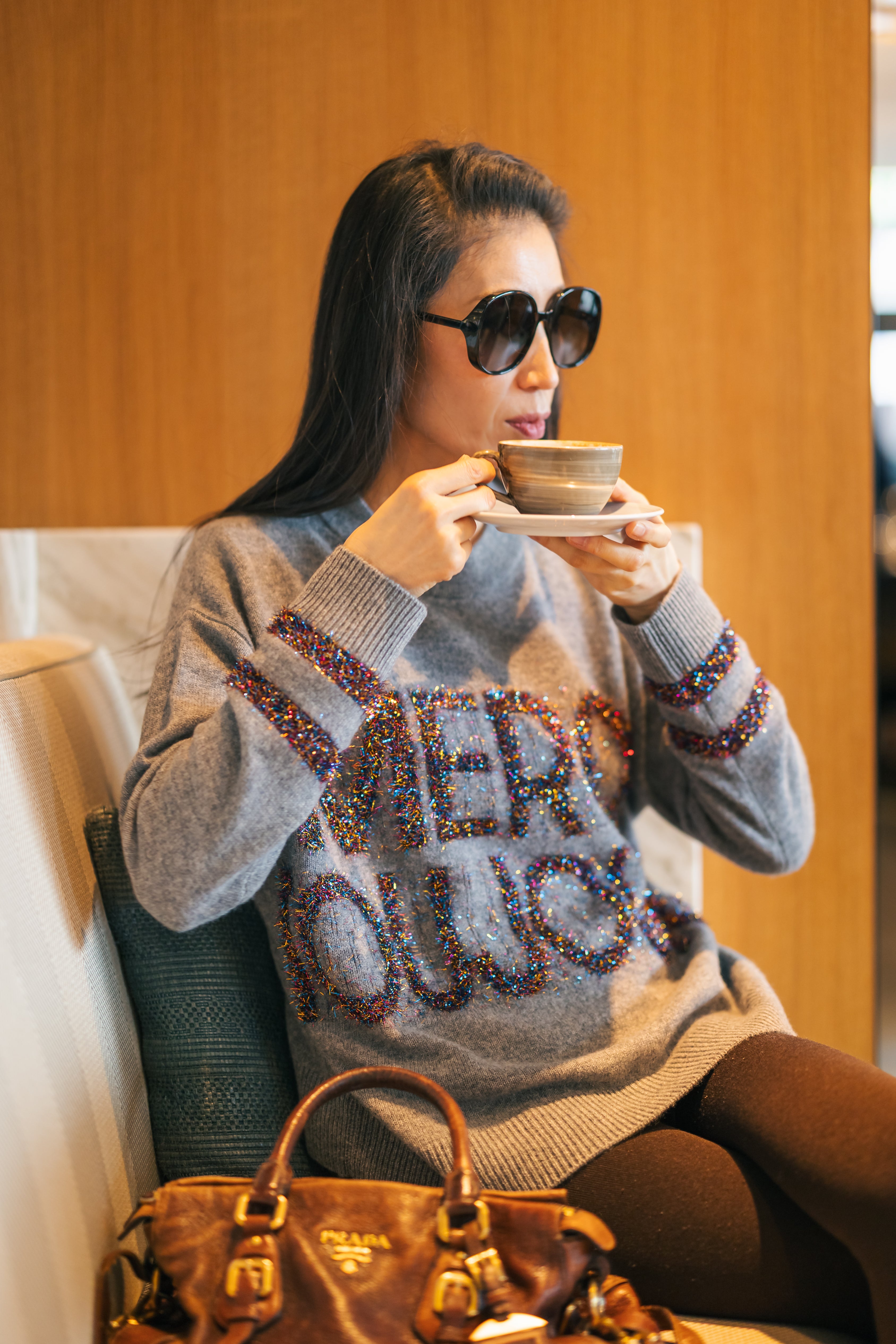 MIRÉ Cashmere Heart Intarsia Pullover - Ecru mit roten Herzen