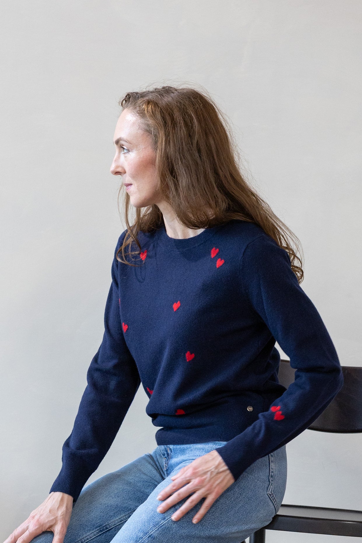 MIRÉ Cashmere Heart Intarsia Sweater - Navy with red hearts