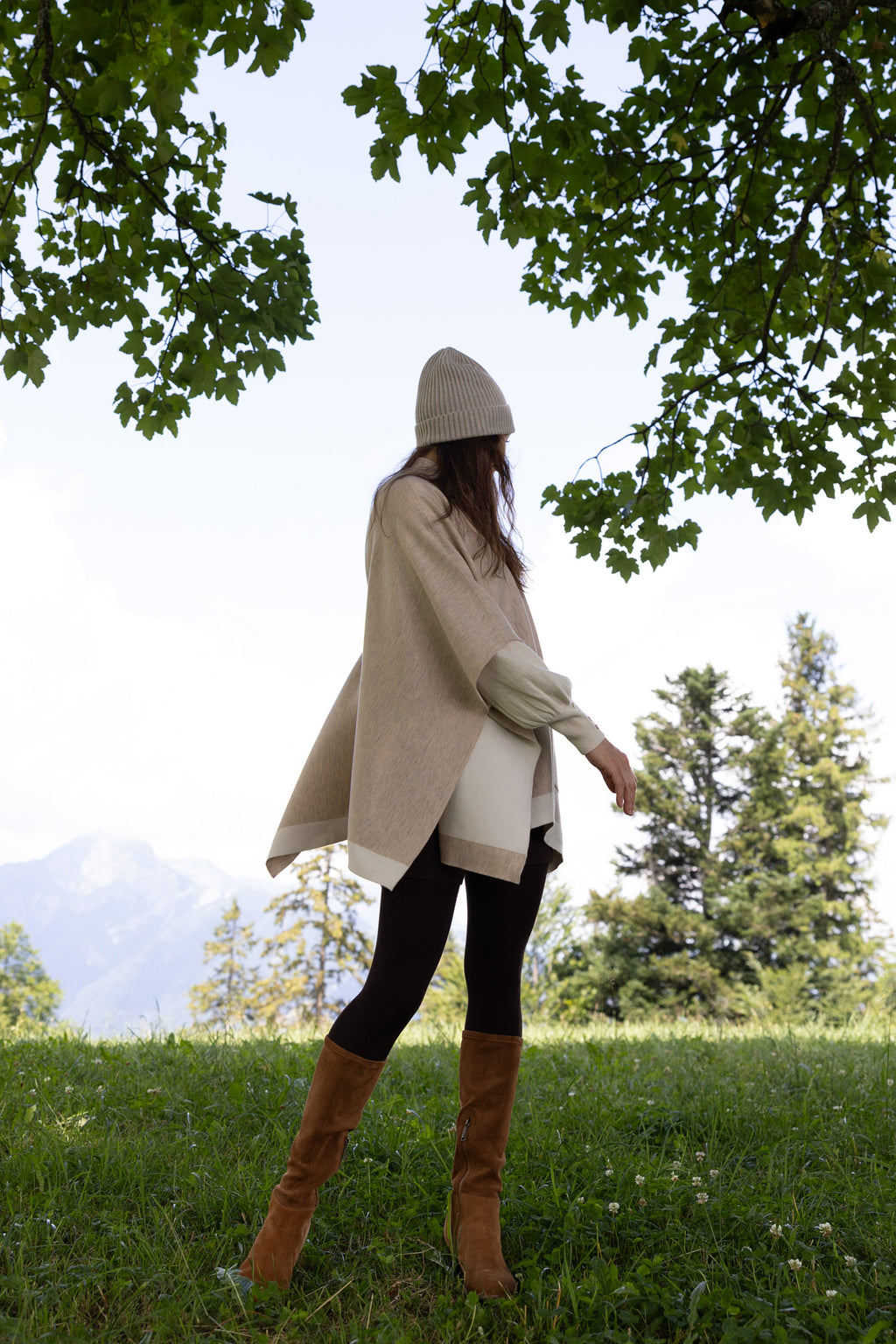 MIRÉ Cashmere Zip up Cape - Oat