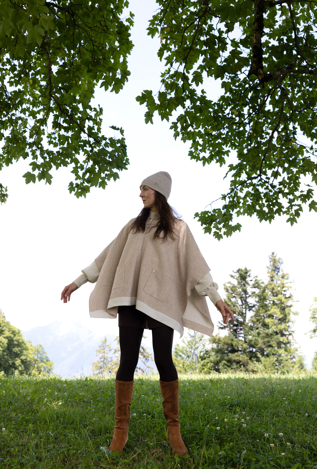 MIRÉ Cashmere Zip up Cape - Oat