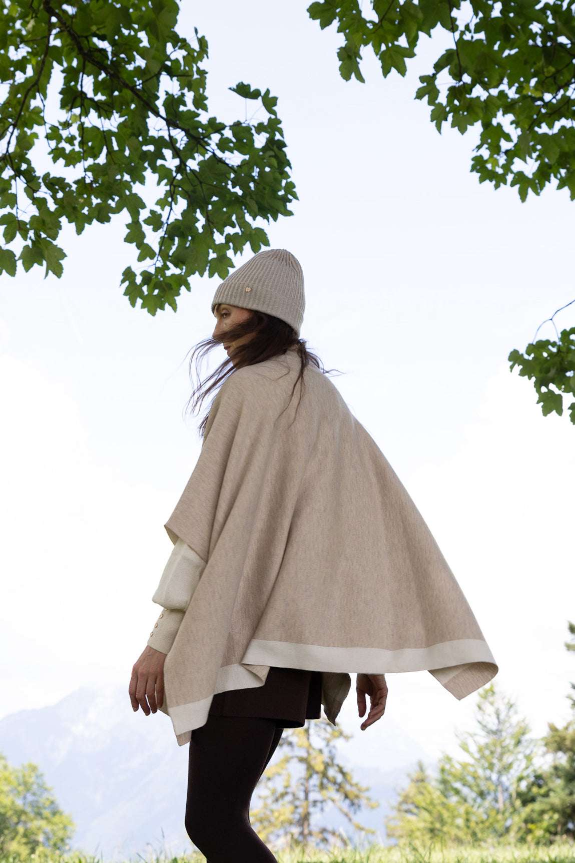 MIRÉ Cashmere Zip up Cape - Oat