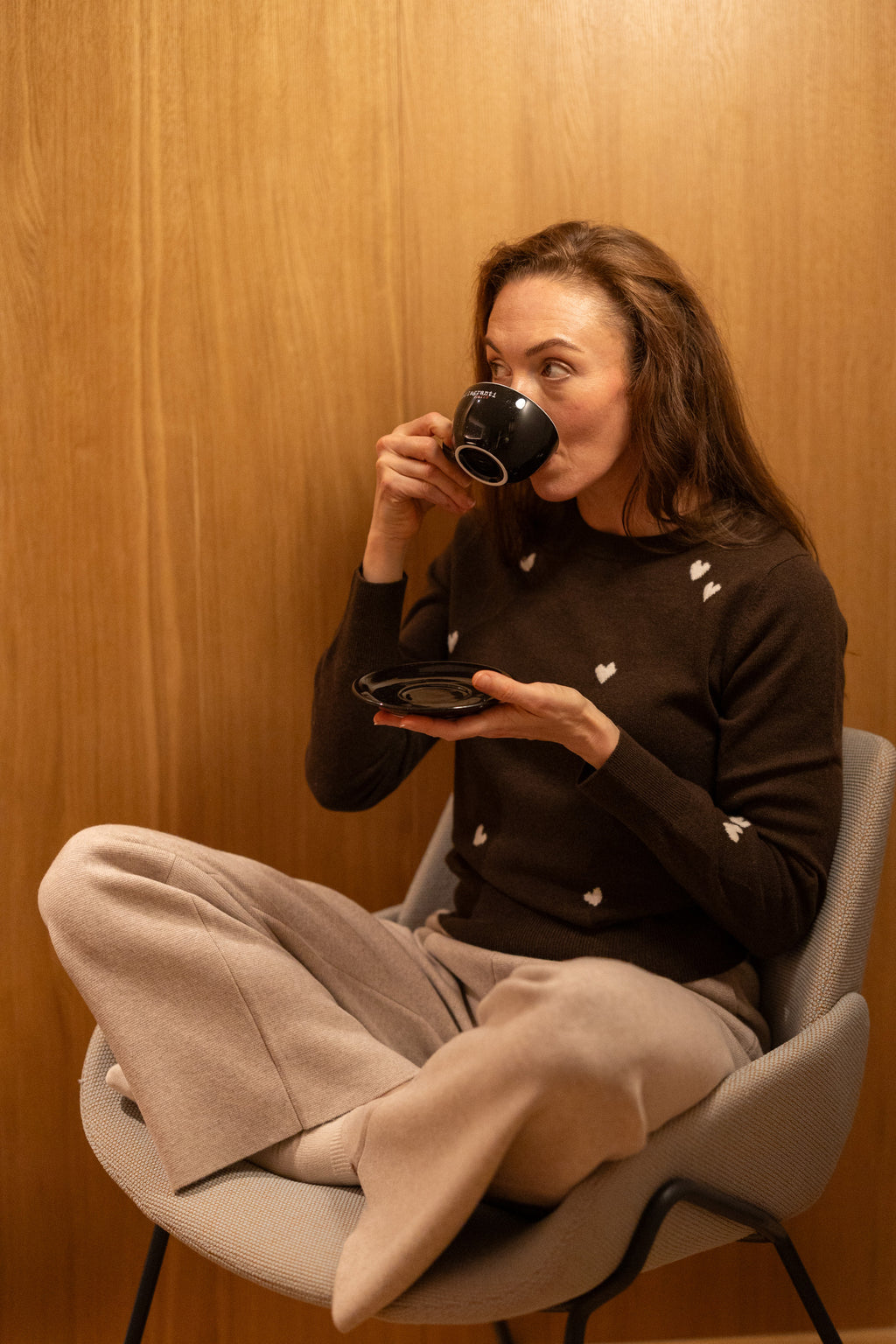 MIRÉ Cashmere Heart Intarsia Sweater - Brown with ecru hearts