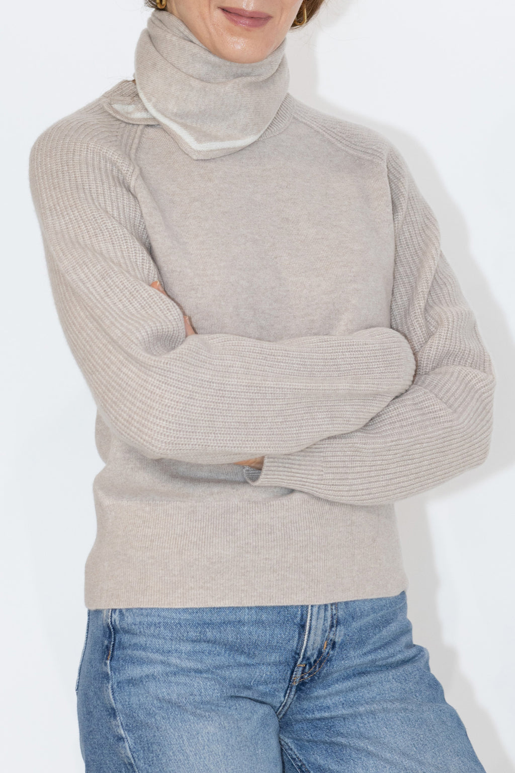 MIRÉ Cashmere Triangle Scarf -Oat