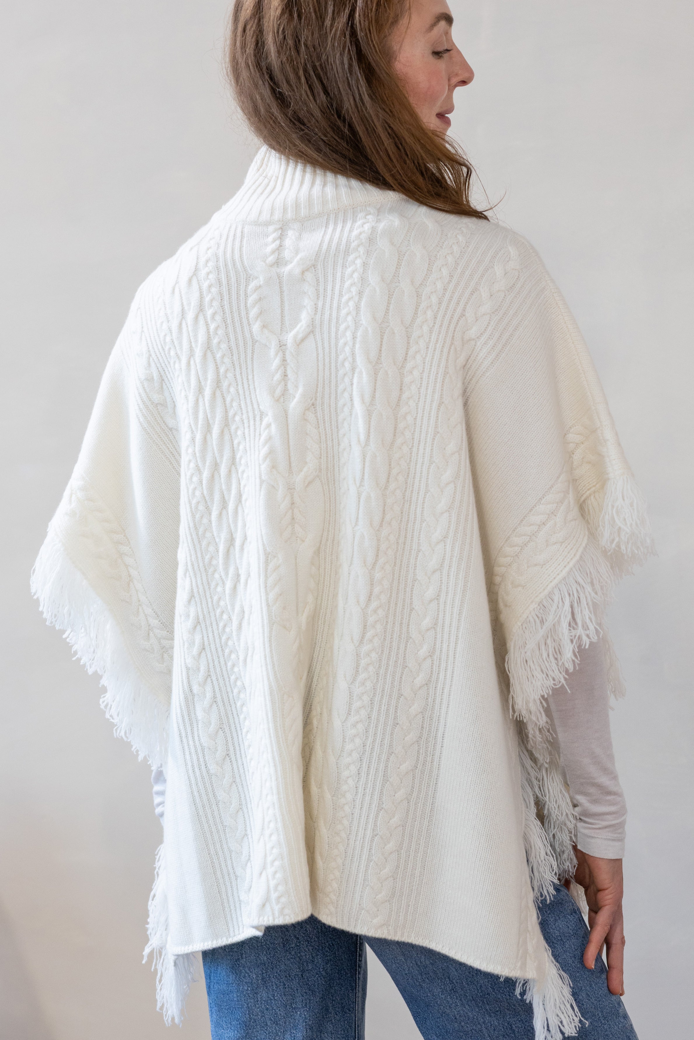 MIRÉ Cashmere Cable Cape - Ecru
