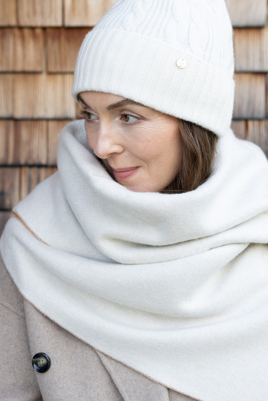 Pull en cachemire intarsia cœur MIRÉ - Écru avec cœurs rouges