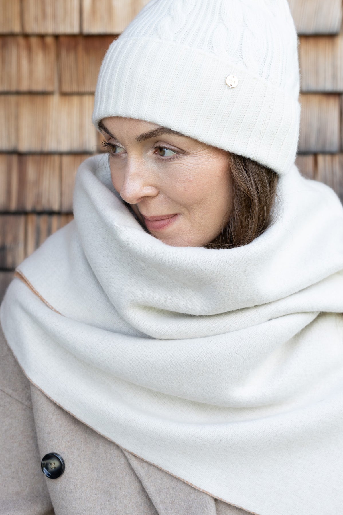 Pull en cachemire intarsia cœur MIRÉ - Écru avec cœurs rouges