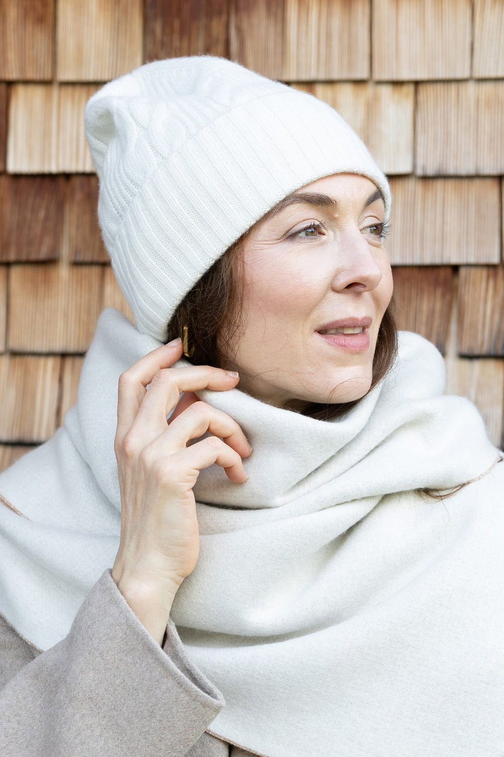 Pull en cachemire intarsia cœur MIRÉ - Écru avec cœurs rouges