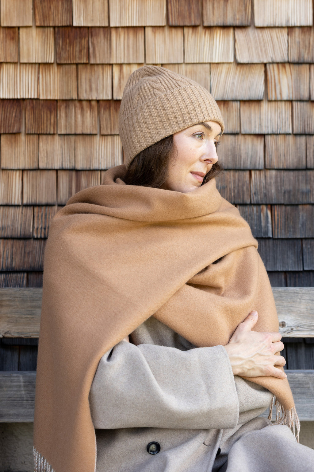 MIRÉ Cashmere Heart Intarsia Pullover - Ecru mit roten Herzen