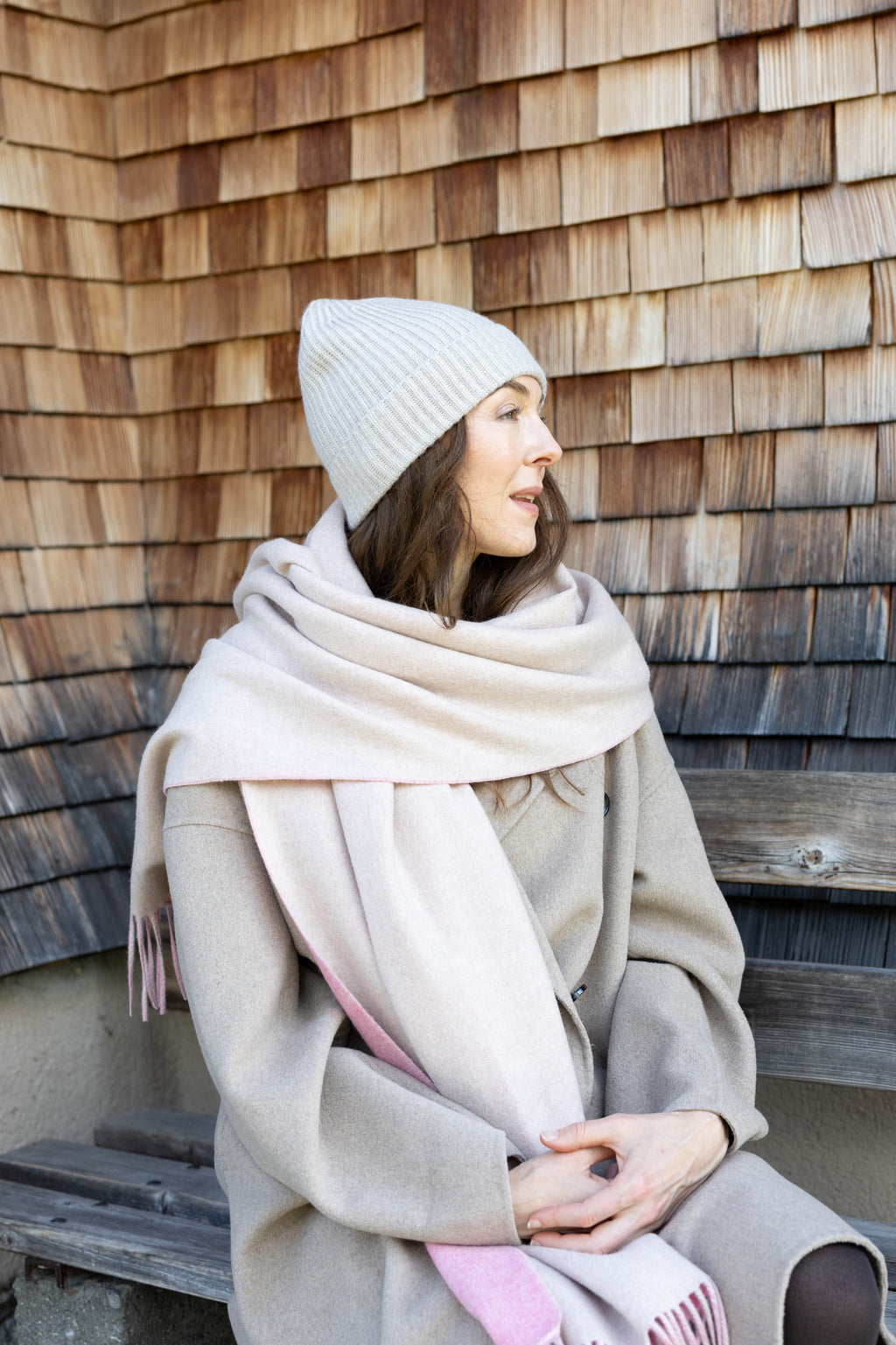 MIRÉ Cashmere Heart Intarsia Pullover - Ecru mit roten Herzen